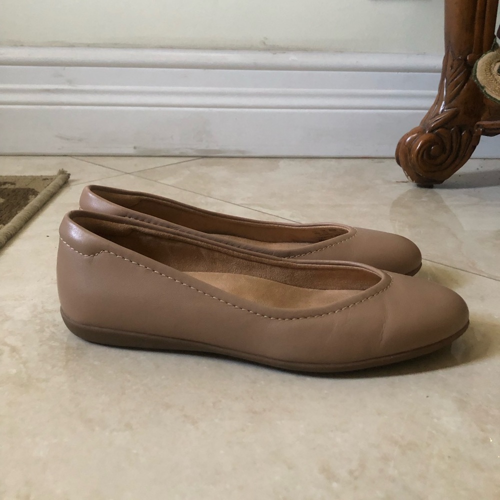 Nude flats size 8